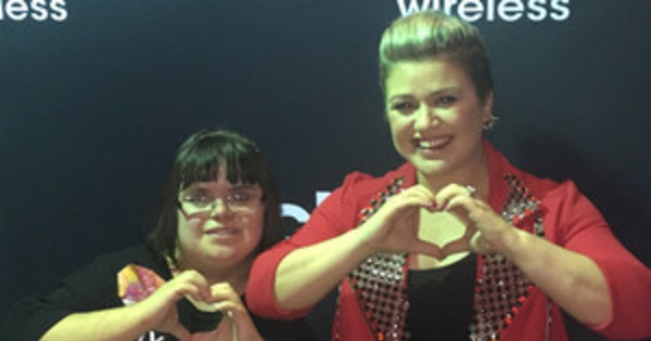 Kelly Clarkson Makes Dreams Come True for Fan With Down Syndrome: See